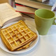 Eat and Read Waffel, Tasse und Bücher