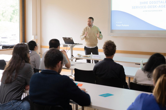 Studierende im Gespräch mit KMU