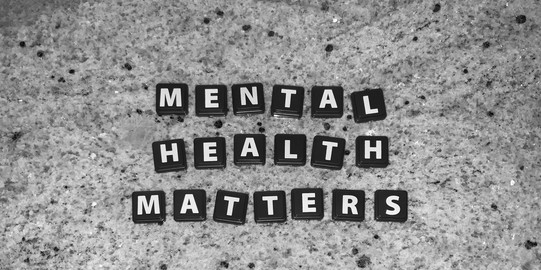 Schrift "Mental health matters" aus Buchstabenkacheln