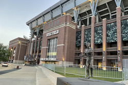 Kylefield 2 Auf dem Bild, sieht man den Haupteingang vom Stadion