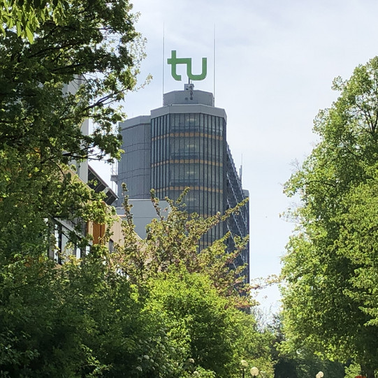 Blick auf den Mathetower auf dem Campus Nord