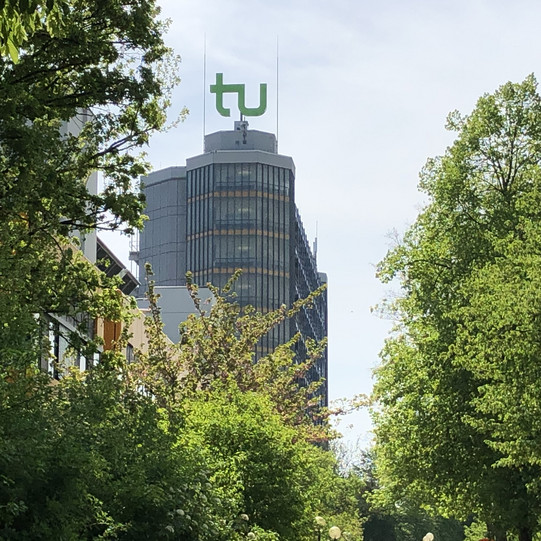Blick auf den Mathetower auf dem Campus Nord
