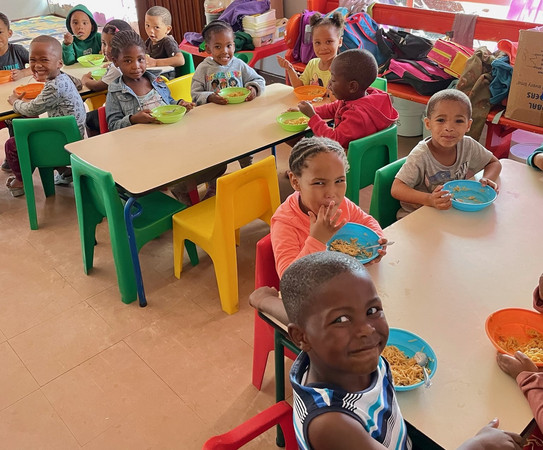ABC Educare Children sitting at tables and eating