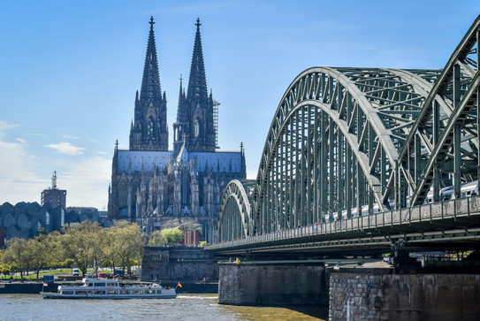 Bild  vom Kölner Dom und der Eisenbahnbrücke