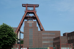 Der Förderturm der Zeche Zollverein.