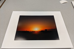 Das Bild zeigt ein Foto welches den Sonnenuntergang am Strand zeigt