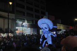 Parade Auf dem Bild sieht man eine Größe Figur auf der Parade