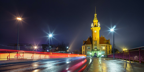 Dortmunder Hafenamt Dortmunder Hafenamt, Brücke mit Hafenamtgebäude