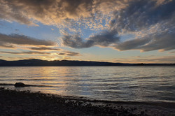 Sonnenuntergang am schönen Flathead Lake, am oberen Ende des Reservats.