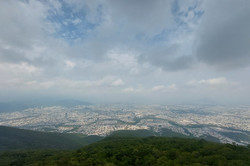 Aussicht Zu sehen ist die Aussicht vom Cerro de la Silla auf Monterrey.