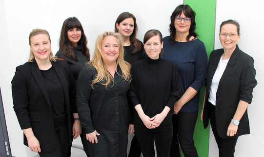 Gruppenbild mit Mitarbeiterinnen im Referat Internationales