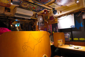 Zusehen ist ein Ainu-Restaurant in Tokyo
