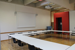 view into seminar room 2 with a beamer