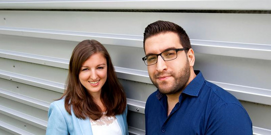 Portrait von zwei Absolventen der TU Dortmund