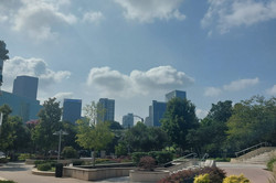 Atlanta Hier sieht man einen Park und im Hintergrund Hochhäuser.