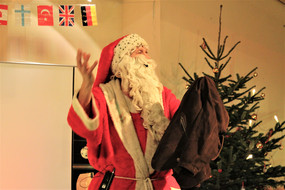 Der Weihnachtsmann beim beim Internationalen KulturCafé (IKC)