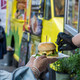eine Frau kauft einen Burger beim Street Food and Music Festival Dortmund