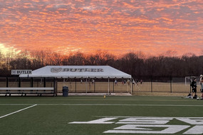 Das Bild habe ich aufgenommen als ich mit meinen Freunden auf dem Varsity field soccer gespielt habe. Die Sonnenuntergänge sind fast jeden Tag so schön hier...!