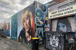 Brunswick Hier ist eine Straße mit zahlreichen Graffitis.