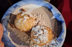 Fried Oreos Hier sieht man zwei frittierte Oreos.