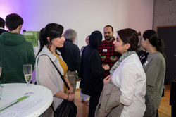 Two visitors of the Global Gallery 2024 in a conversation with each other 