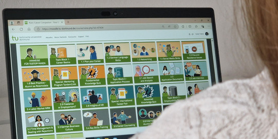 Focus on hands of a person browsing the Carrer Companion Moodle course
