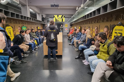 Menschen in der Umkleidekabine des BVB