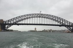 Harbour Bridge in Sydney vom Wasser aus gesehen