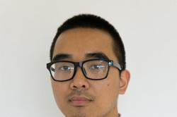 Ein Porträt eines asiatischen Mannes mit Brille
