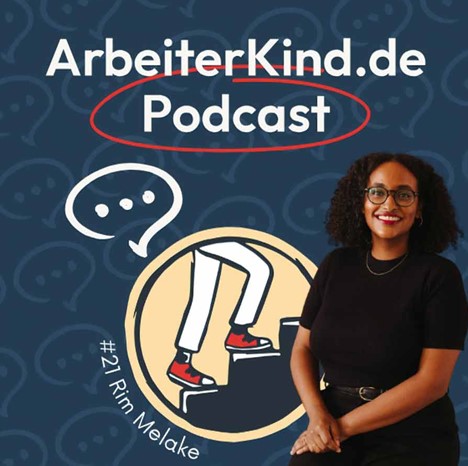 Eine Frau steht vor dem Schriftzug "ArbeiterKind.de Podcast"