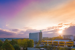 Der Campus Nord bei Sonnenuntergang
